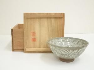 阿漕窯造　彫三島茶碗（共箱）